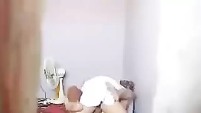 عشاق أوزبكستان بيقذفوا مع بعض على الأرض