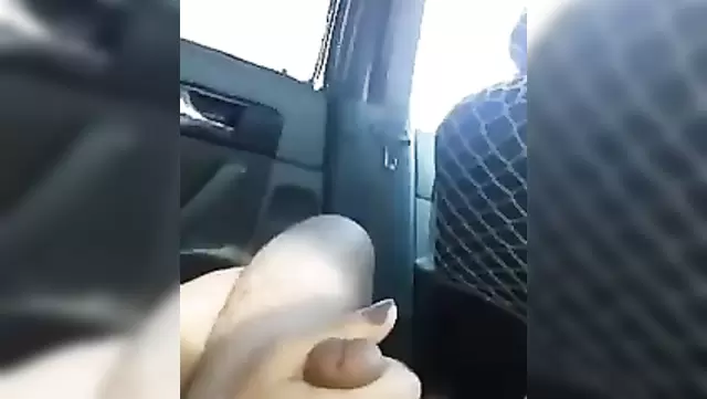یه مرد ازبکی با دستش براش جق می زنه.