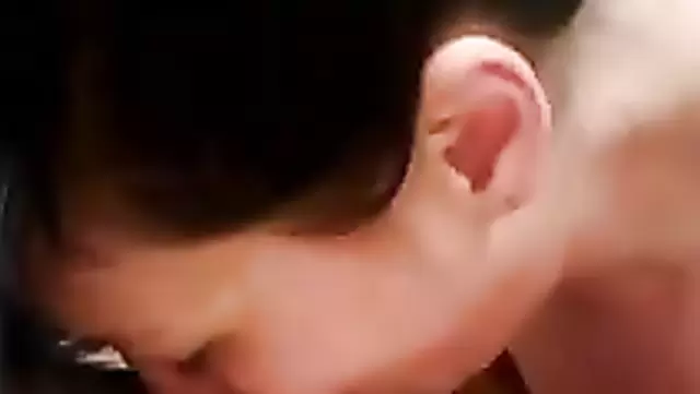 امرأة ناضجة تمص زب زوجها الأوزبكي